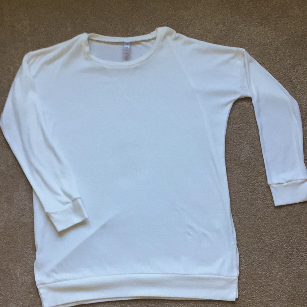 Women’s Medium mid-thigh length top NWOT